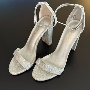 DREAM PAIRS
Women's Chunky High Heel Pump Sandals Size 7